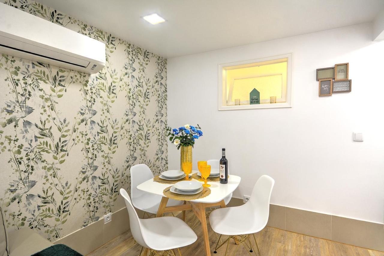 Traditional Apartment With A Terrace, Ac And Fast Internet Lisbon Exterior photo