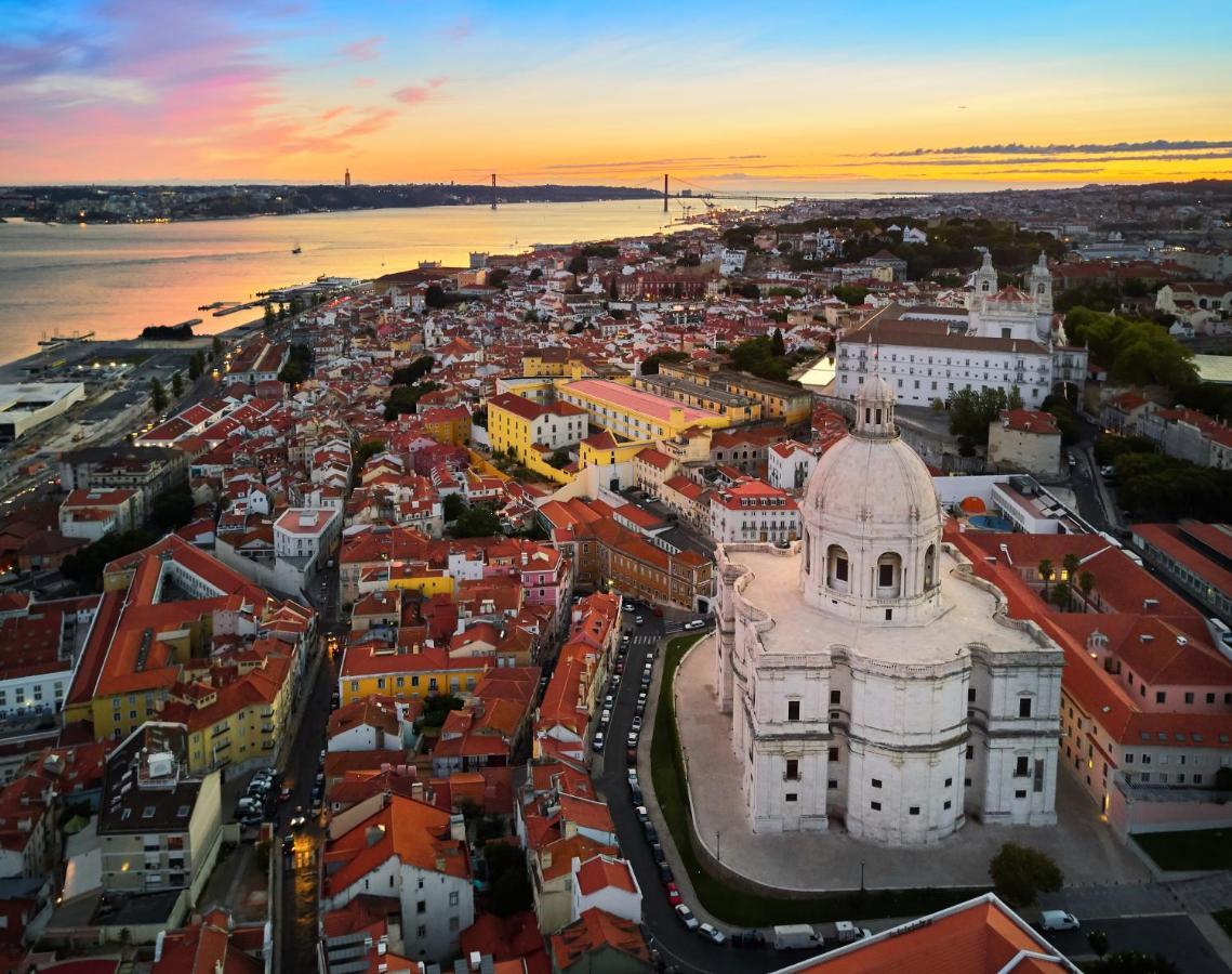 Traditional Apartment With A Terrace, Ac And Fast Internet Lisbon Exterior photo